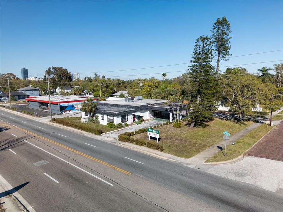 合同活跃: $700,000 (0 贝兹, 0 浴室, 4401 平方英尺)