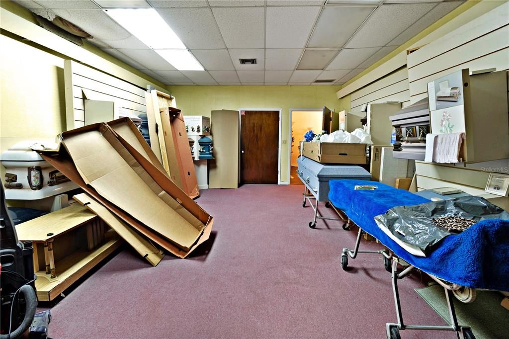 合同活跃: $700,000 (0 贝兹, 0 浴室, 4401 平方英尺)