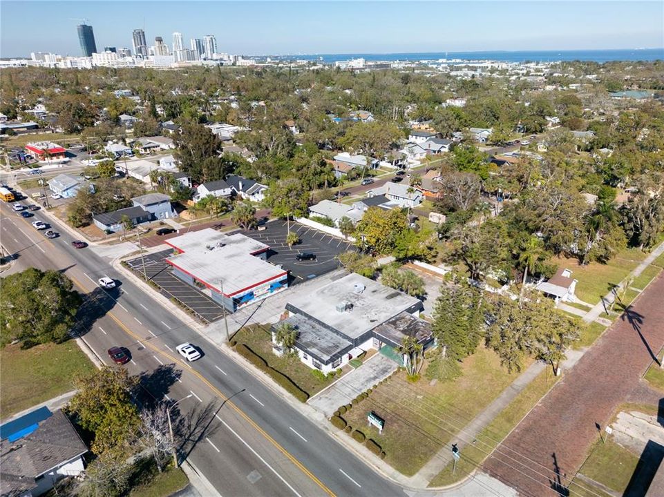 合同活跃: $700,000 (0 贝兹, 0 浴室, 4401 平方英尺)