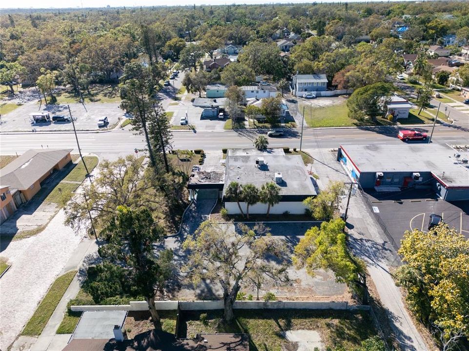 合同活跃: $700,000 (0 贝兹, 0 浴室, 4401 平方英尺)