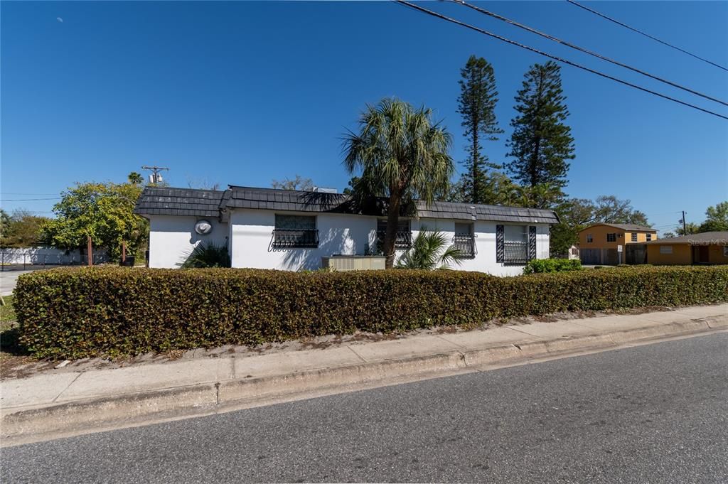 合同活跃: $700,000 (0 贝兹, 0 浴室, 4401 平方英尺)