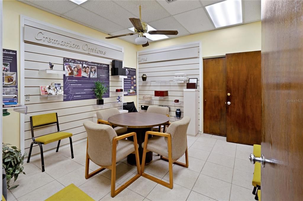 合同活跃: $700,000 (0 贝兹, 0 浴室, 4401 平方英尺)