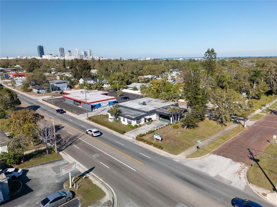 合同活跃: $700,000 (0 贝兹, 0 浴室, 4401 平方英尺)