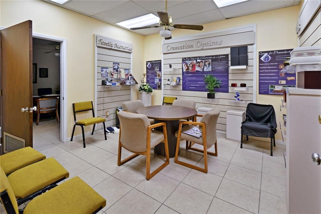 合同活跃: $700,000 (0 贝兹, 0 浴室, 4401 平方英尺)