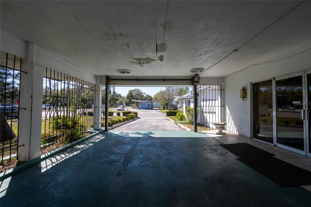 合同活跃: $700,000 (0 贝兹, 0 浴室, 4401 平方英尺)