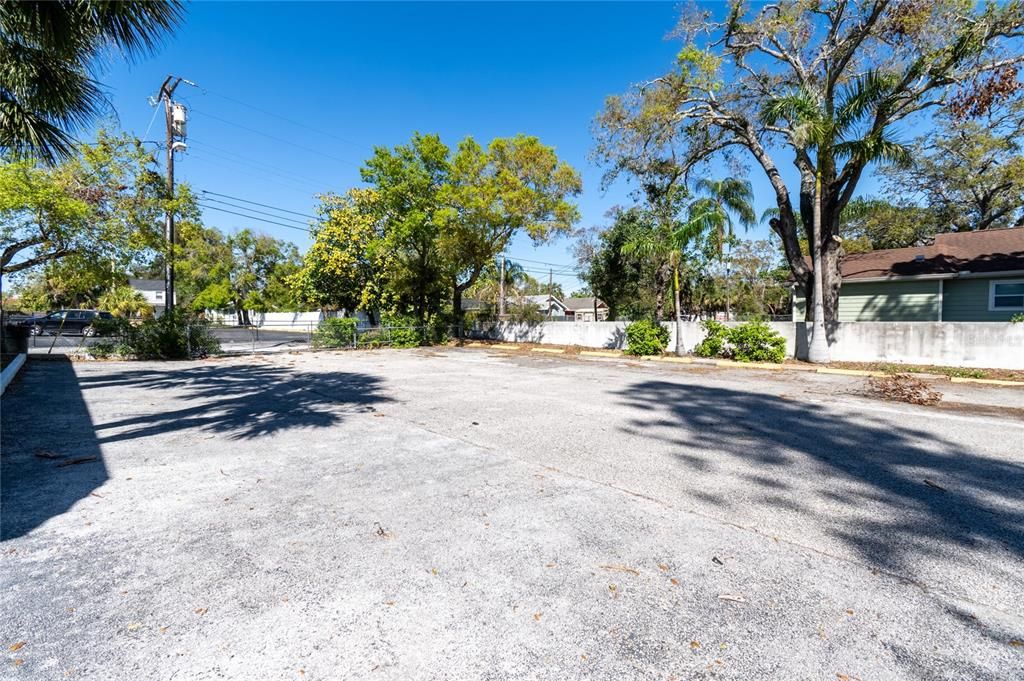 合同活跃: $700,000 (0 贝兹, 0 浴室, 4401 平方英尺)