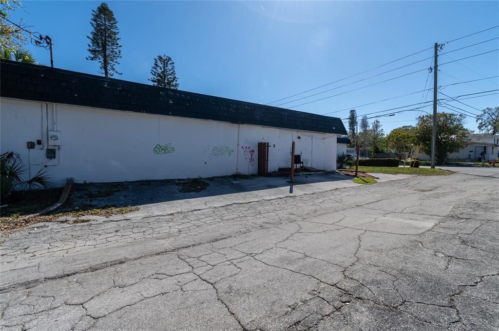 合同活跃: $700,000 (0 贝兹, 0 浴室, 4401 平方英尺)