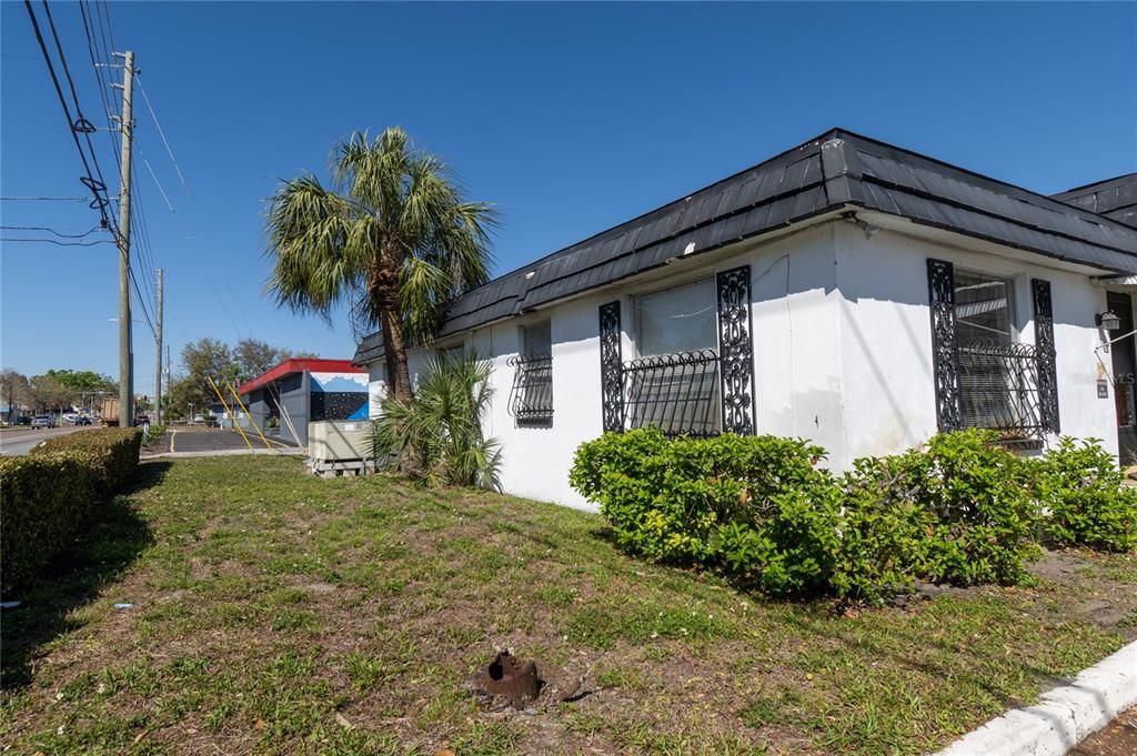 合同活跃: $700,000 (0 贝兹, 0 浴室, 4401 平方英尺)