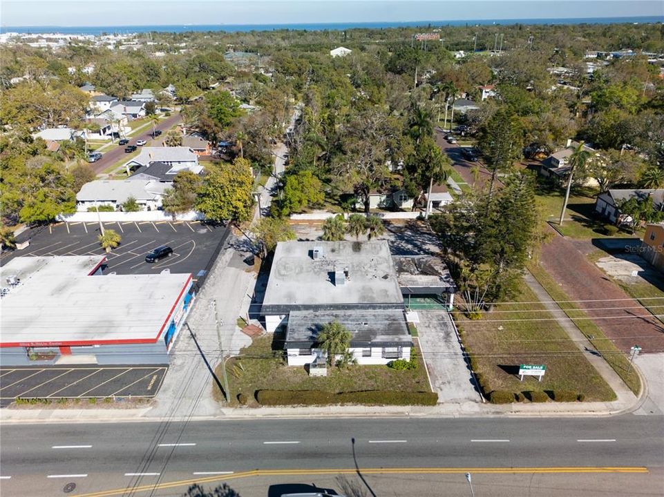 合同活跃: $700,000 (0 贝兹, 0 浴室, 4401 平方英尺)