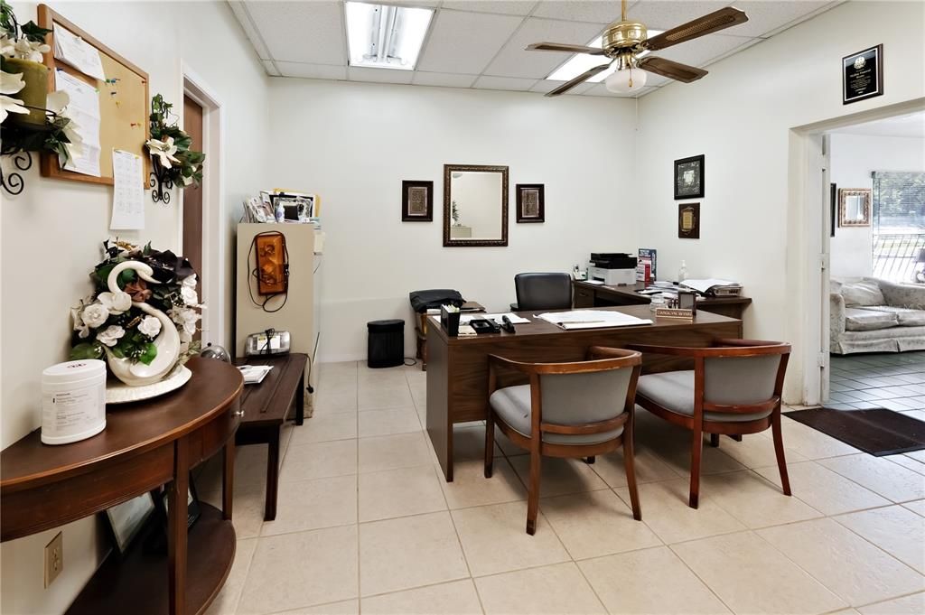 合同活跃: $700,000 (0 贝兹, 0 浴室, 4401 平方英尺)