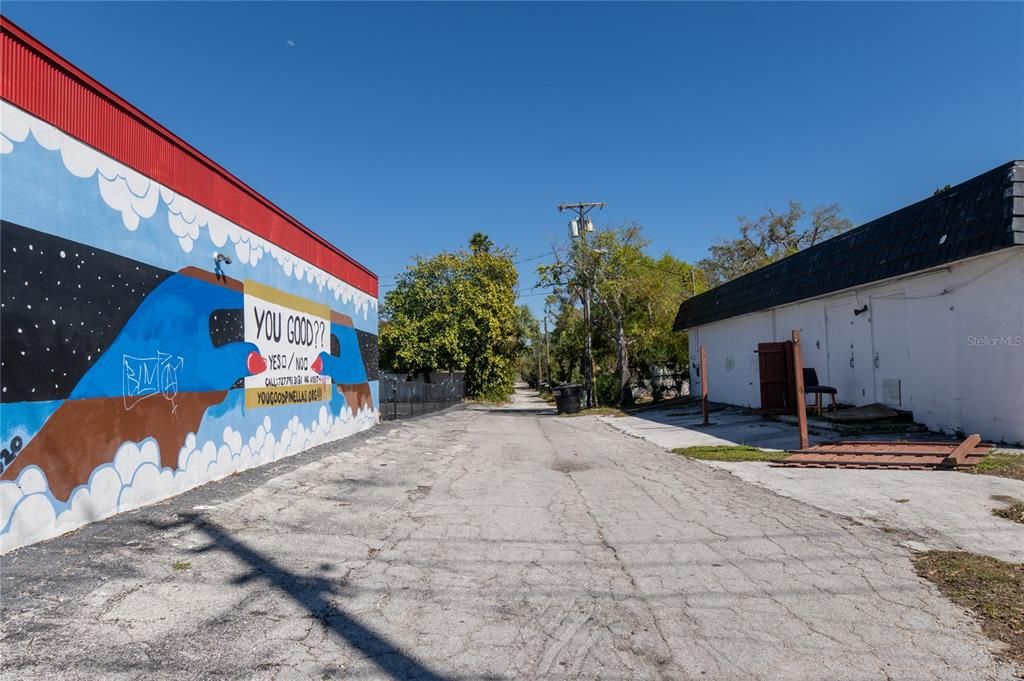 合同活跃: $700,000 (0 贝兹, 0 浴室, 4401 平方英尺)