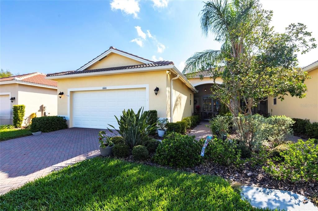 Recently Sold: $305,000 (2 beds, 2 baths, 1291 Square Feet)