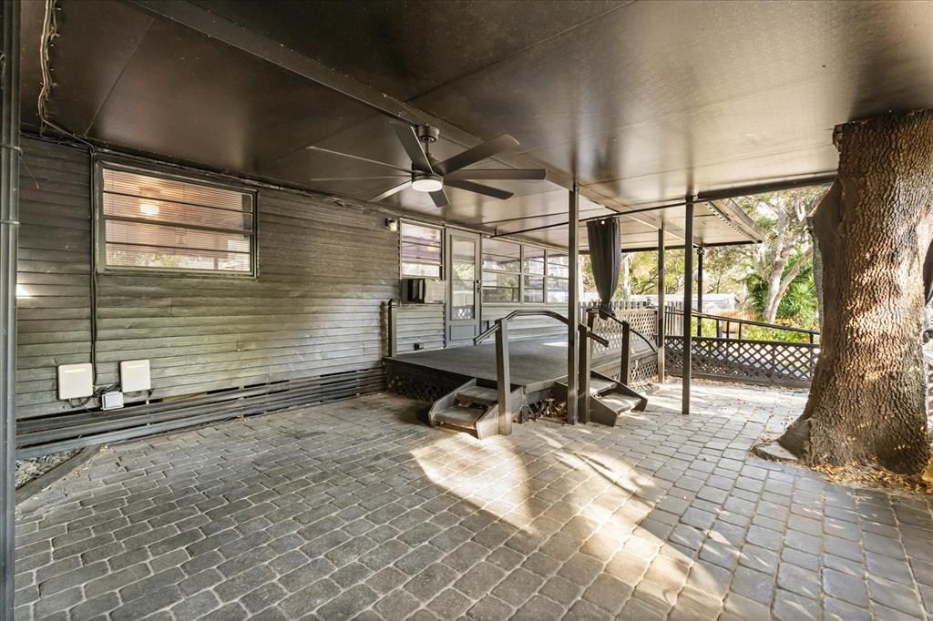 For Sale: $118,000 (2 beds, 1 baths, 792 Square Feet)