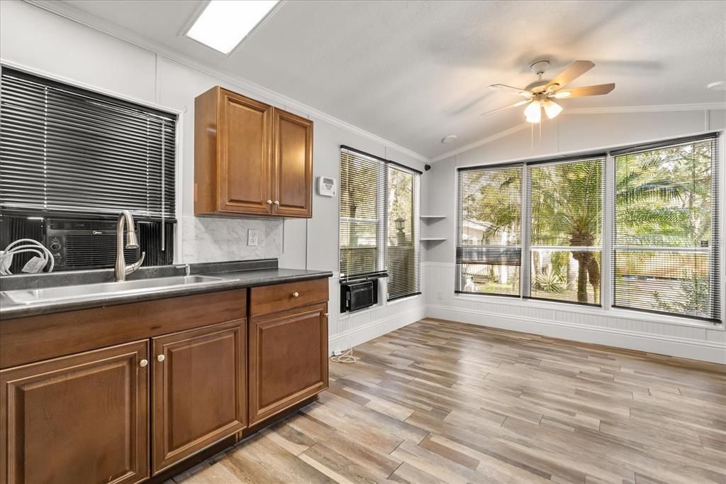 For Sale: $118,000 (2 beds, 1 baths, 792 Square Feet)