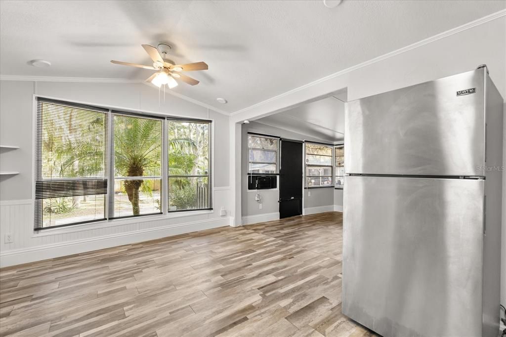 For Sale: $118,000 (2 beds, 1 baths, 792 Square Feet)