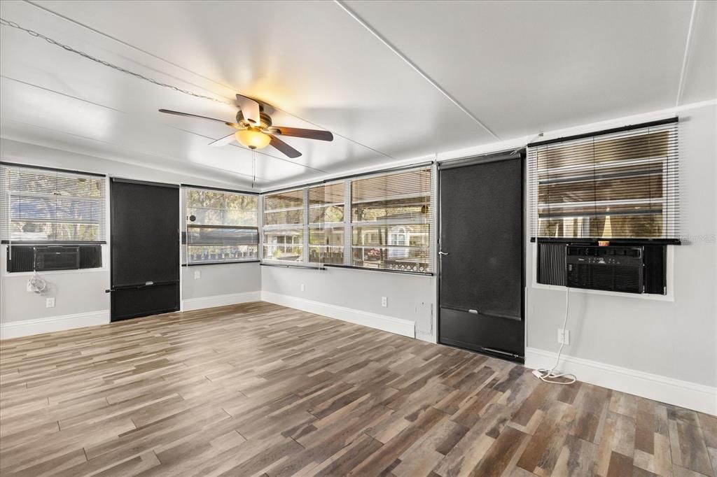 For Sale: $118,000 (2 beds, 1 baths, 792 Square Feet)