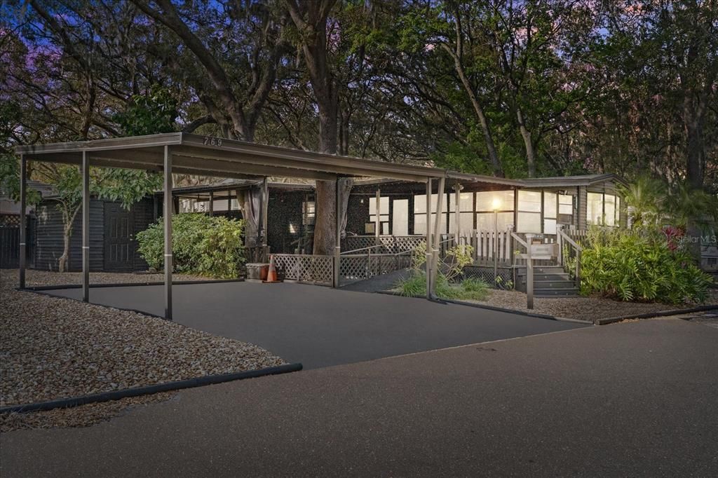 For Sale: $118,000 (2 beds, 1 baths, 792 Square Feet)