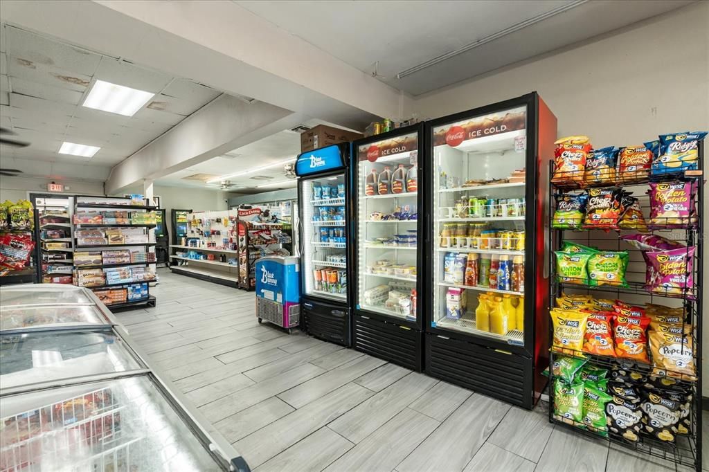 For Sale: $118,000 (2 beds, 1 baths, 792 Square Feet)