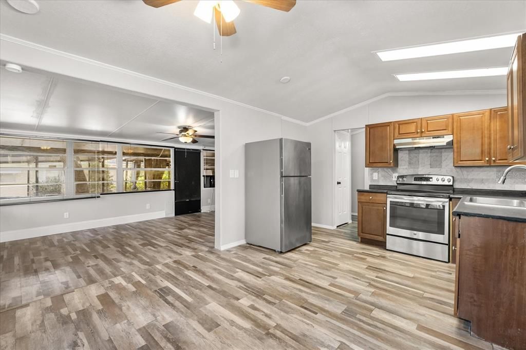 For Sale: $118,000 (2 beds, 1 baths, 792 Square Feet)