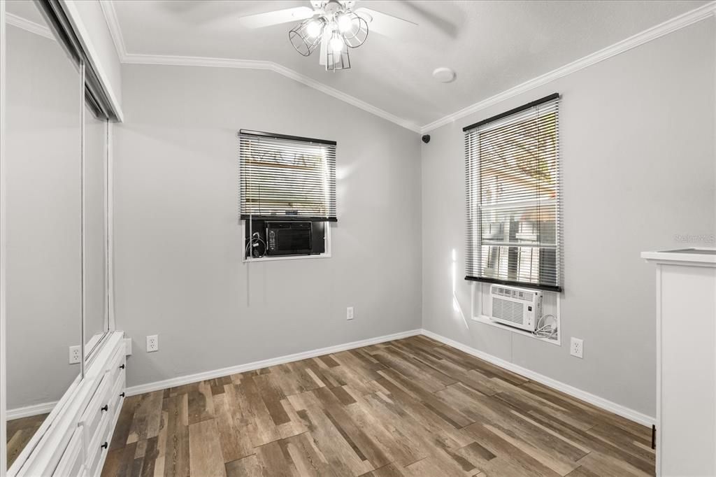 For Sale: $118,000 (2 beds, 1 baths, 792 Square Feet)