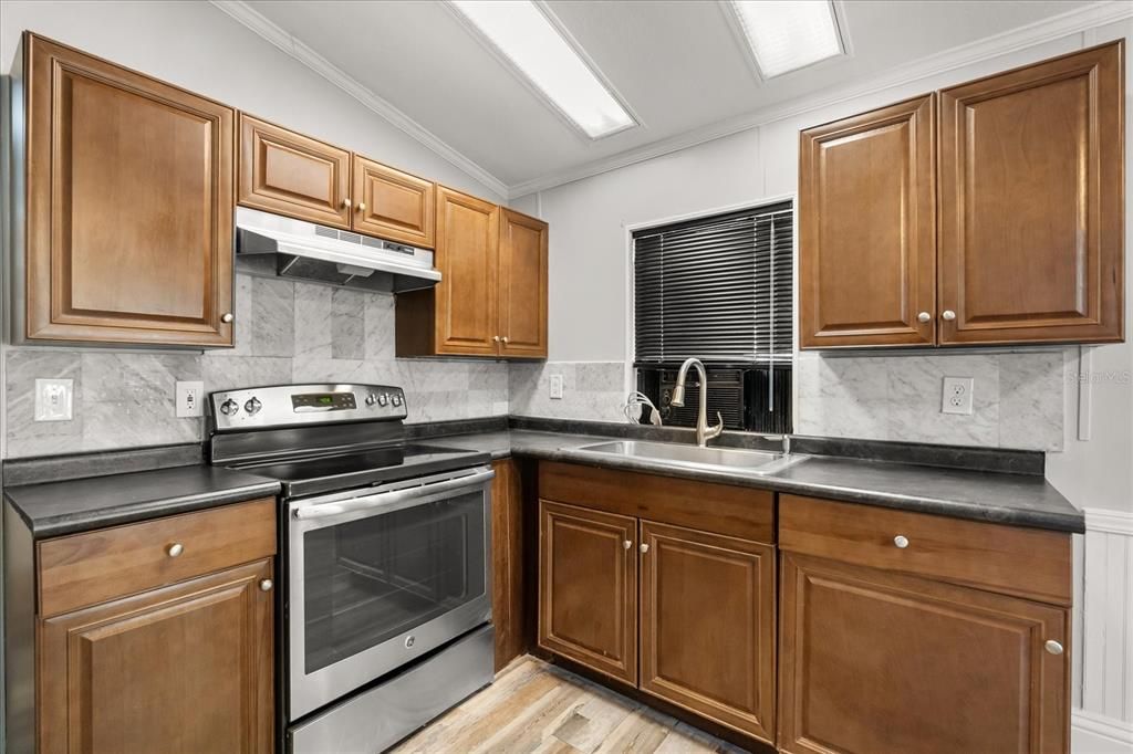 For Sale: $118,000 (2 beds, 1 baths, 792 Square Feet)