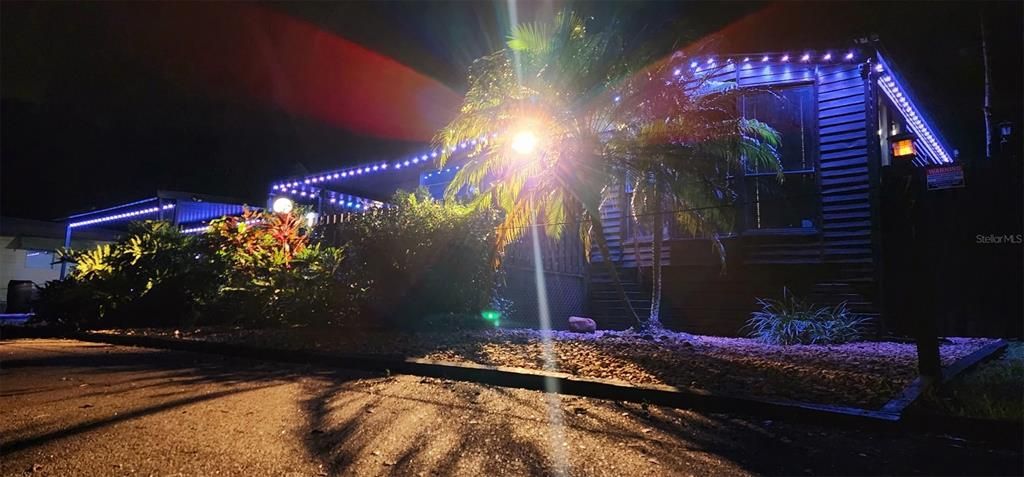 For Sale: $118,000 (2 beds, 1 baths, 792 Square Feet)