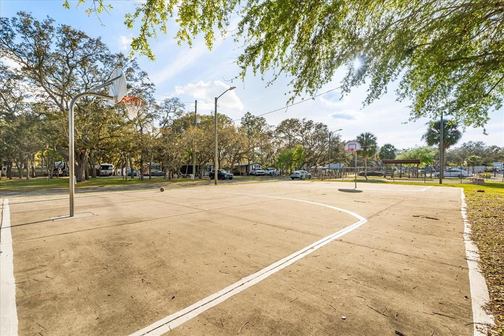 For Sale: $118,000 (2 beds, 1 baths, 792 Square Feet)