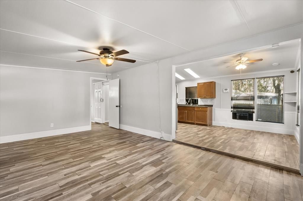 For Sale: $118,000 (2 beds, 1 baths, 792 Square Feet)