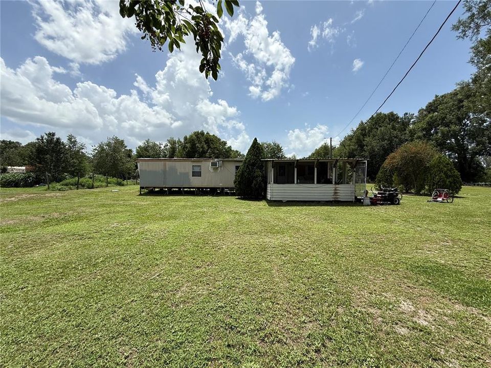 For Sale: $137,000 (2 beds, 1 baths, 840 Square Feet)