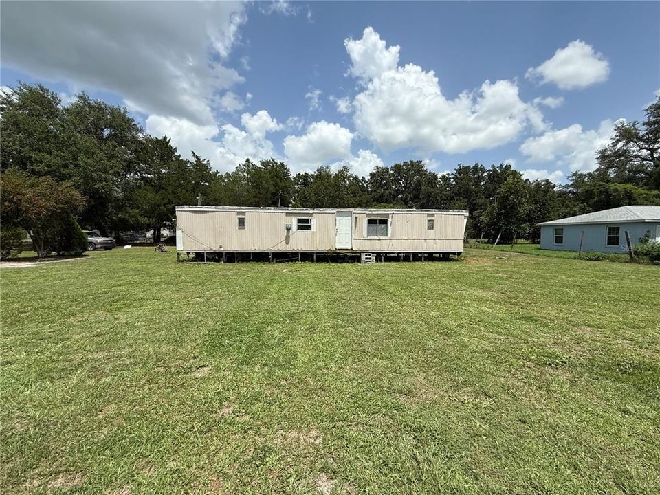 For Sale: $137,000 (2 beds, 1 baths, 840 Square Feet)