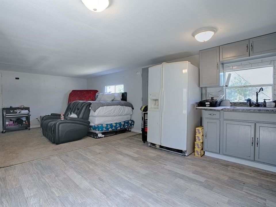 For Sale: $137,000 (2 beds, 1 baths, 840 Square Feet)