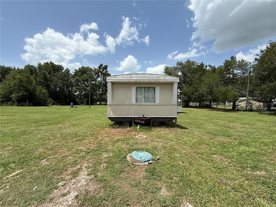 For Sale: $137,000 (2 beds, 1 baths, 840 Square Feet)