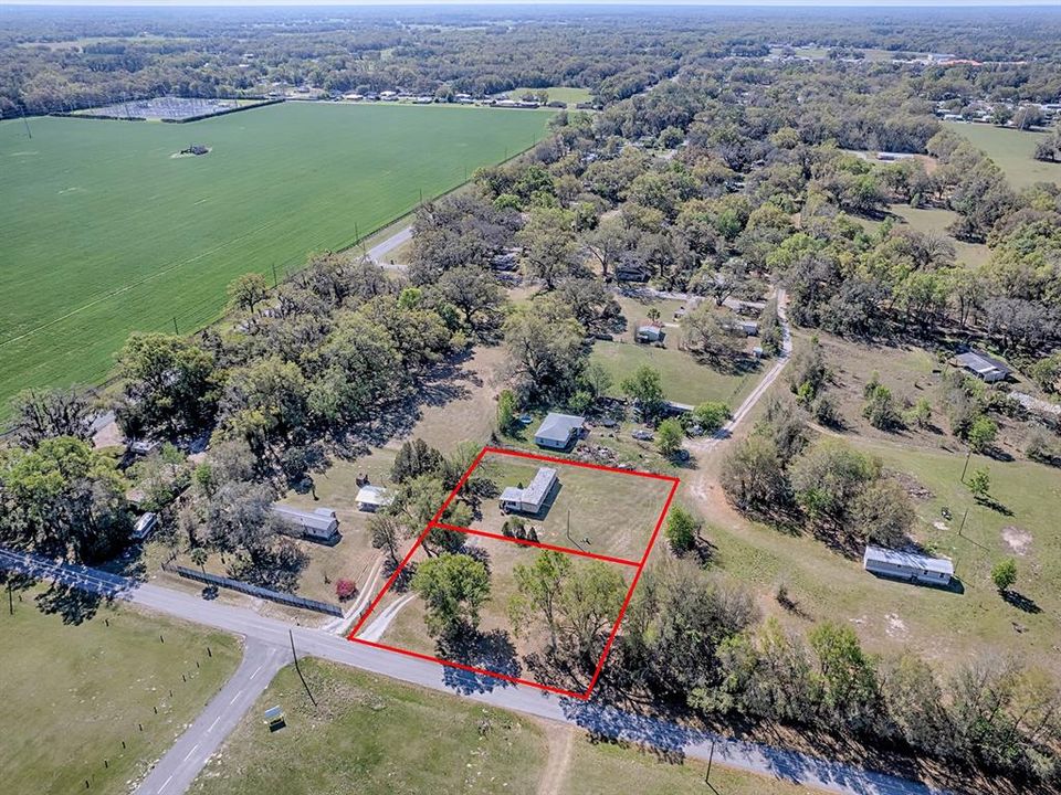 For Sale: $137,000 (2 beds, 1 baths, 840 Square Feet)