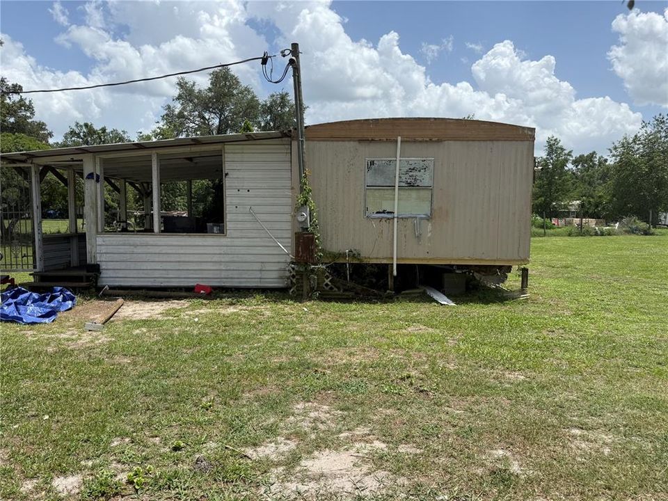 For Sale: $137,000 (2 beds, 1 baths, 840 Square Feet)