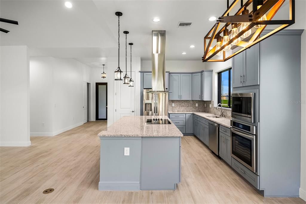 На продажу: $399,900 (4 спален, 2 ванн, 1853 Квадратных фут)