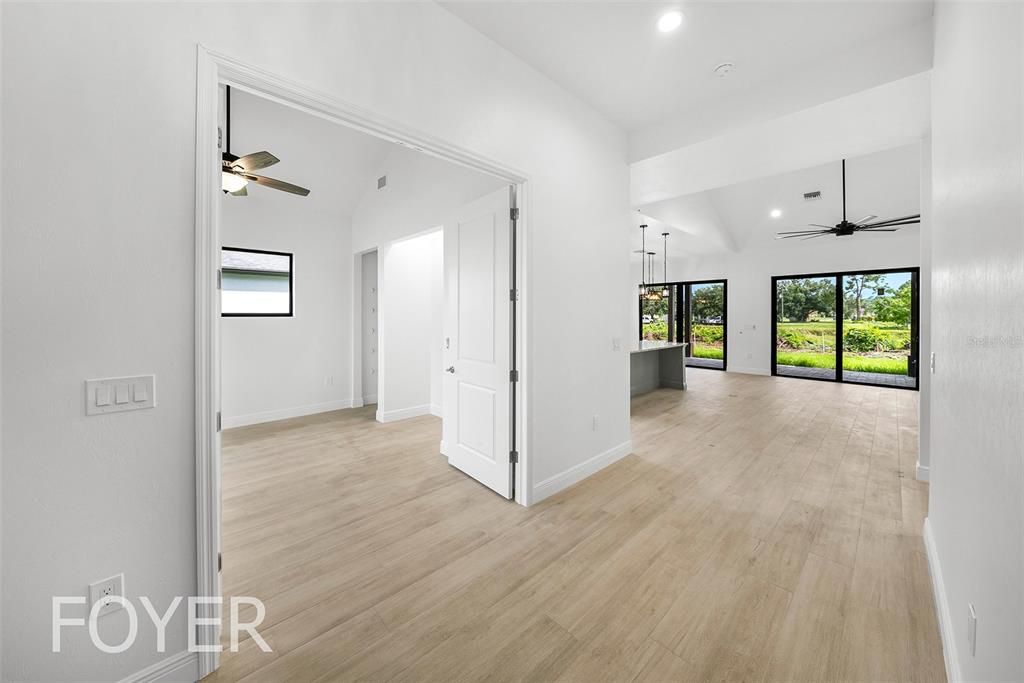 На продажу: $399,900 (4 спален, 2 ванн, 1853 Квадратных фут)