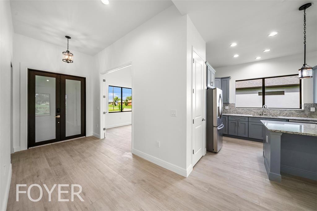 На продажу: $399,900 (4 спален, 2 ванн, 1853 Квадратных фут)