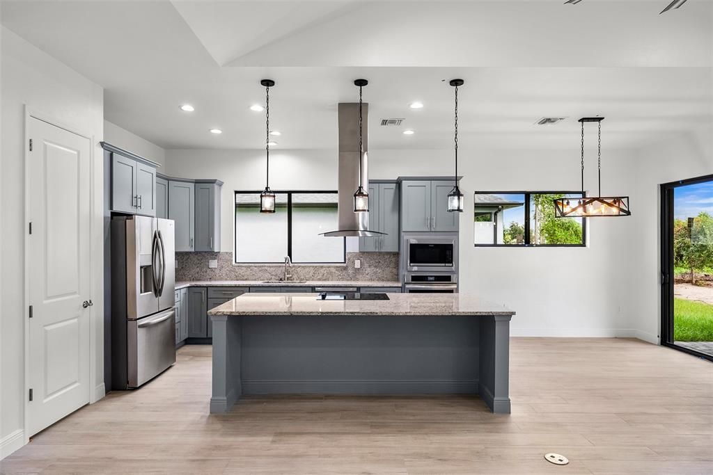 На продажу: $399,900 (4 спален, 2 ванн, 1853 Квадратных фут)