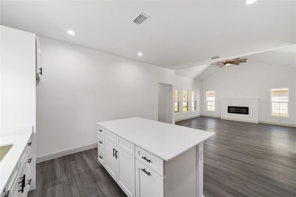 For Sale: $294,999 (2 beds, 2 baths, 1443 Square Feet)