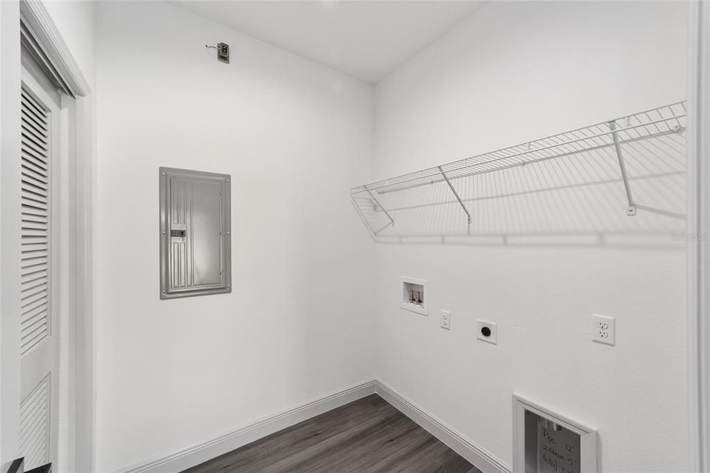 For Sale: $294,999 (2 beds, 2 baths, 1443 Square Feet)