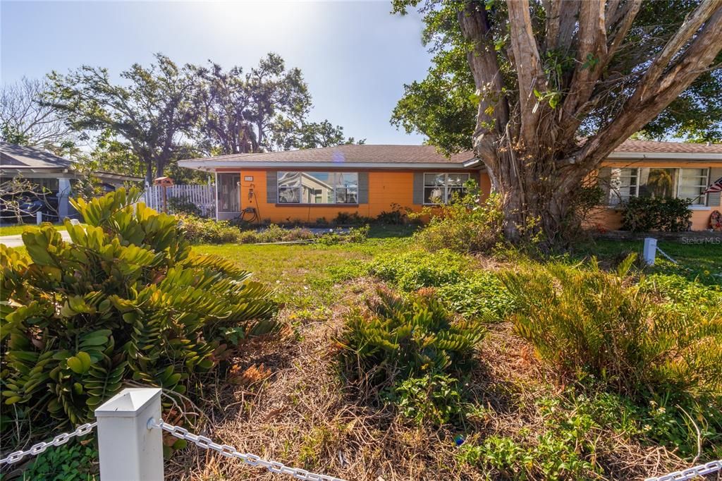 最近售出: $279,000 (2 贝兹, 1 浴室, 1308 平方英尺)