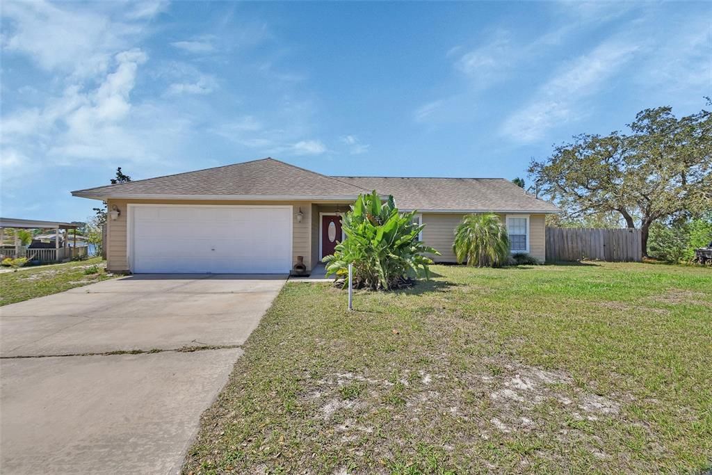 最近售出: $360,000 (4 贝兹, 2 浴室, 2039 平方英尺)