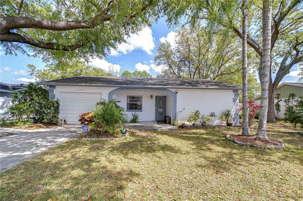 Recently Sold: $325,000 (2 beds, 2 baths, 867 Square Feet)