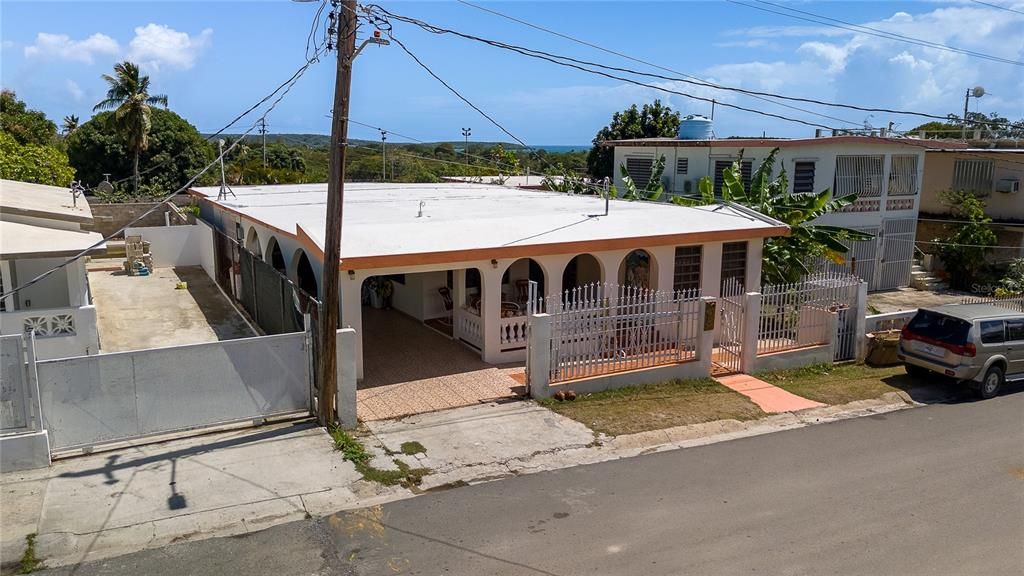 Recently Sold: $449,000 (4 beds, 2 baths, 1428 Square Feet)