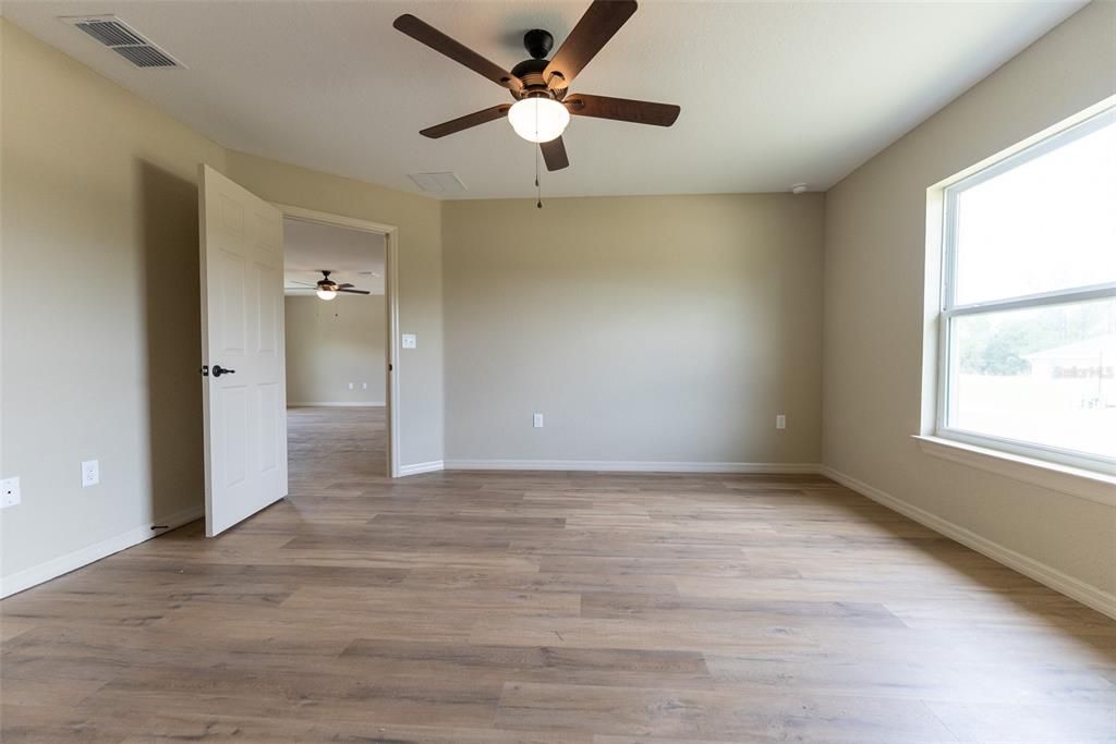 For Sale: $239,900 (3 beds, 2 baths, 1331 Square Feet)