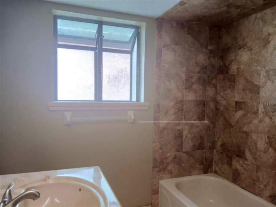 En Venta: $450,000 (3 camas, 2 baños, 1668 Pies cuadrados)