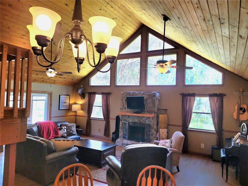 En Venta: $450,000 (3 camas, 2 baños, 1668 Pies cuadrados)