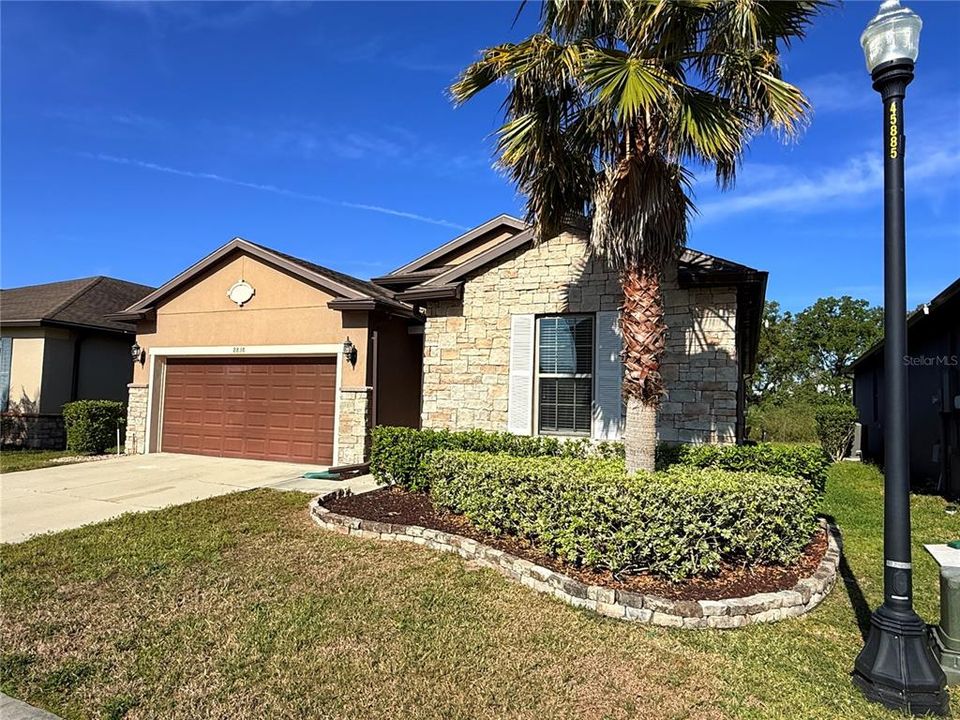 Recently Rented: $2,050 (3 beds, 2 baths, 1690 Square Feet)