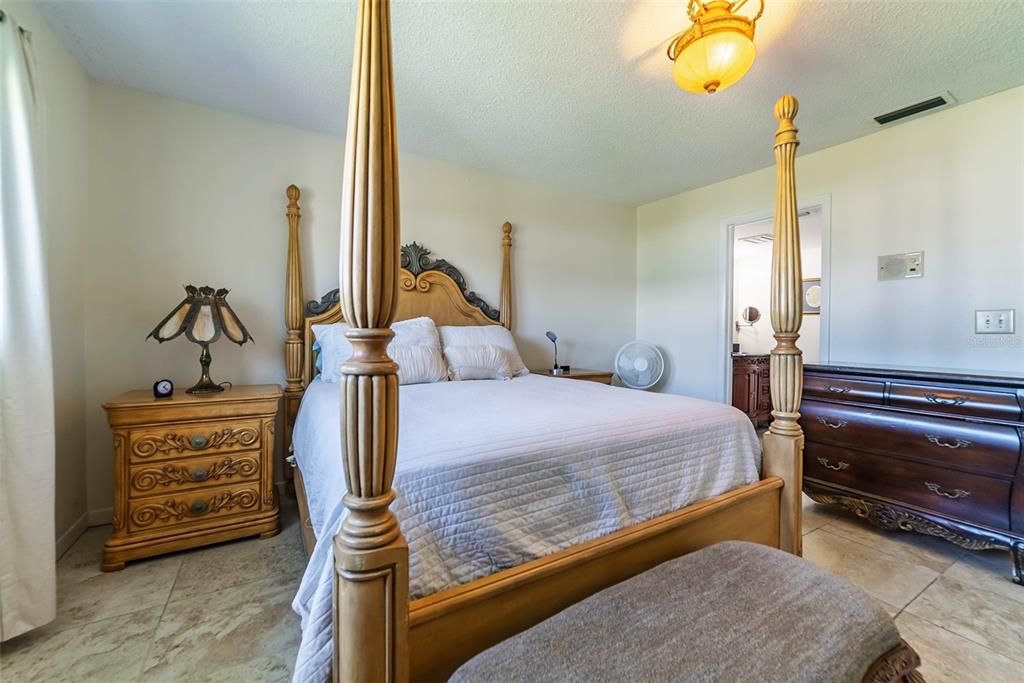 For Sale: $254,900 (2 beds, 2 baths, 1440 Square Feet)