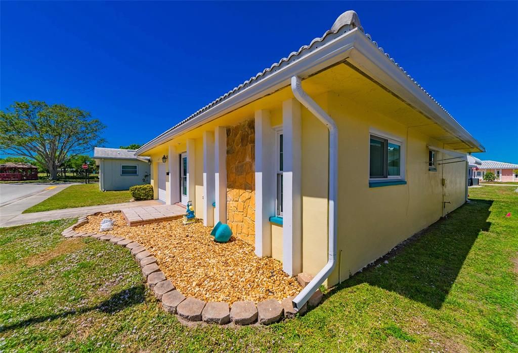 For Sale: $254,900 (2 beds, 2 baths, 1440 Square Feet)